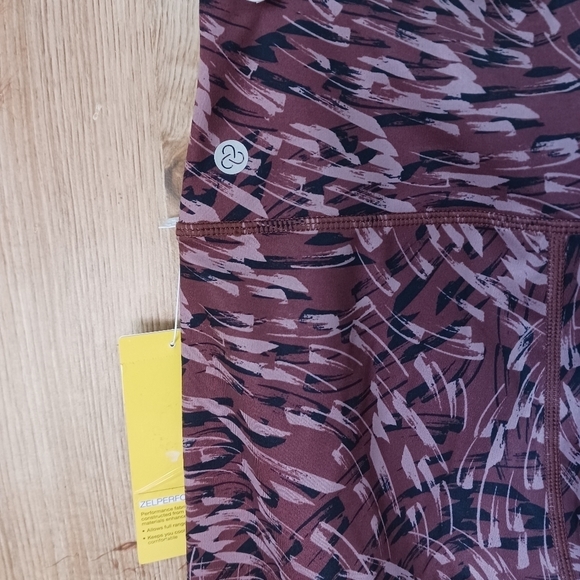 COPY - NWT Zella High Waisted Crop Purple  Brush Stroke Print - Picture 3 of 11